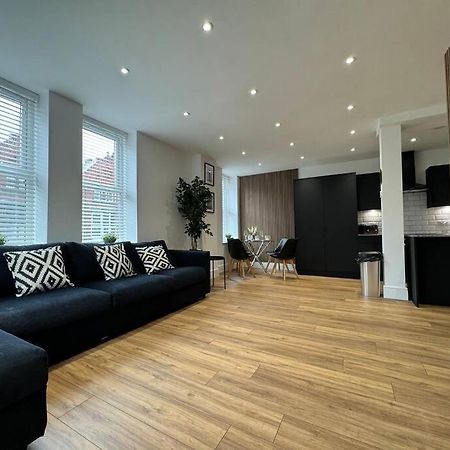 Entire Apartment In Waterloo Экстерьер фото