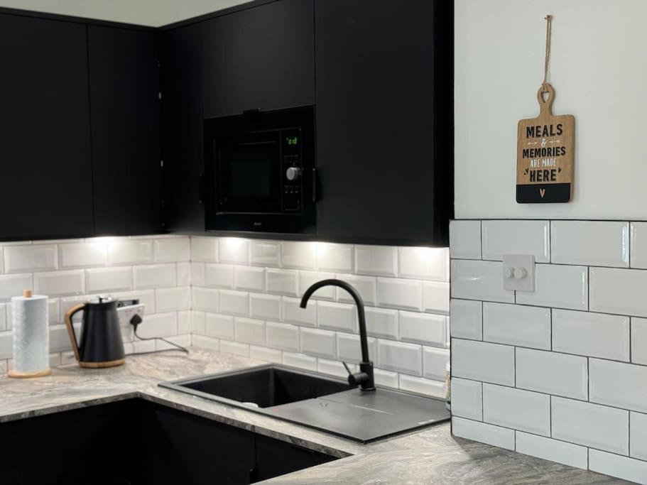 Entire Apartment In Waterloo Экстерьер фото