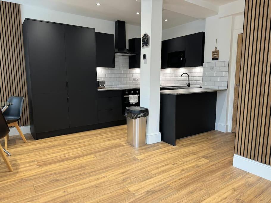 Entire Apartment In Waterloo Экстерьер фото